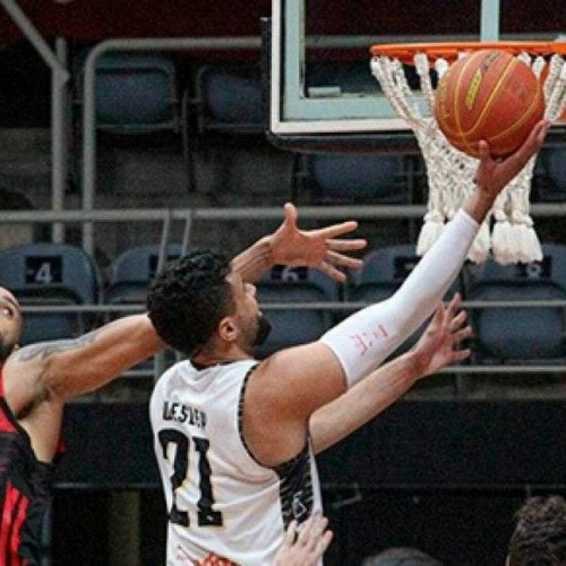 Flamengo vence o Mogi e sai na frente nas quartas