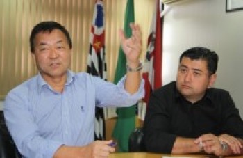 Tokuzumi e Ashiuchi iniciam transição para novo governo