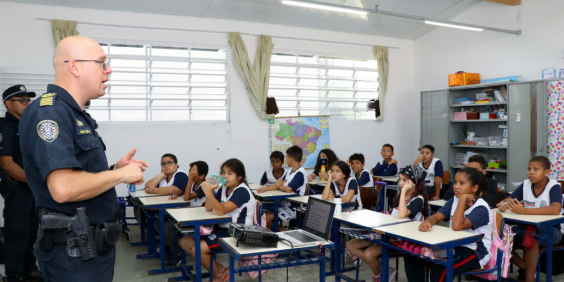 Guard vai contemplar cem crianças em Suzano