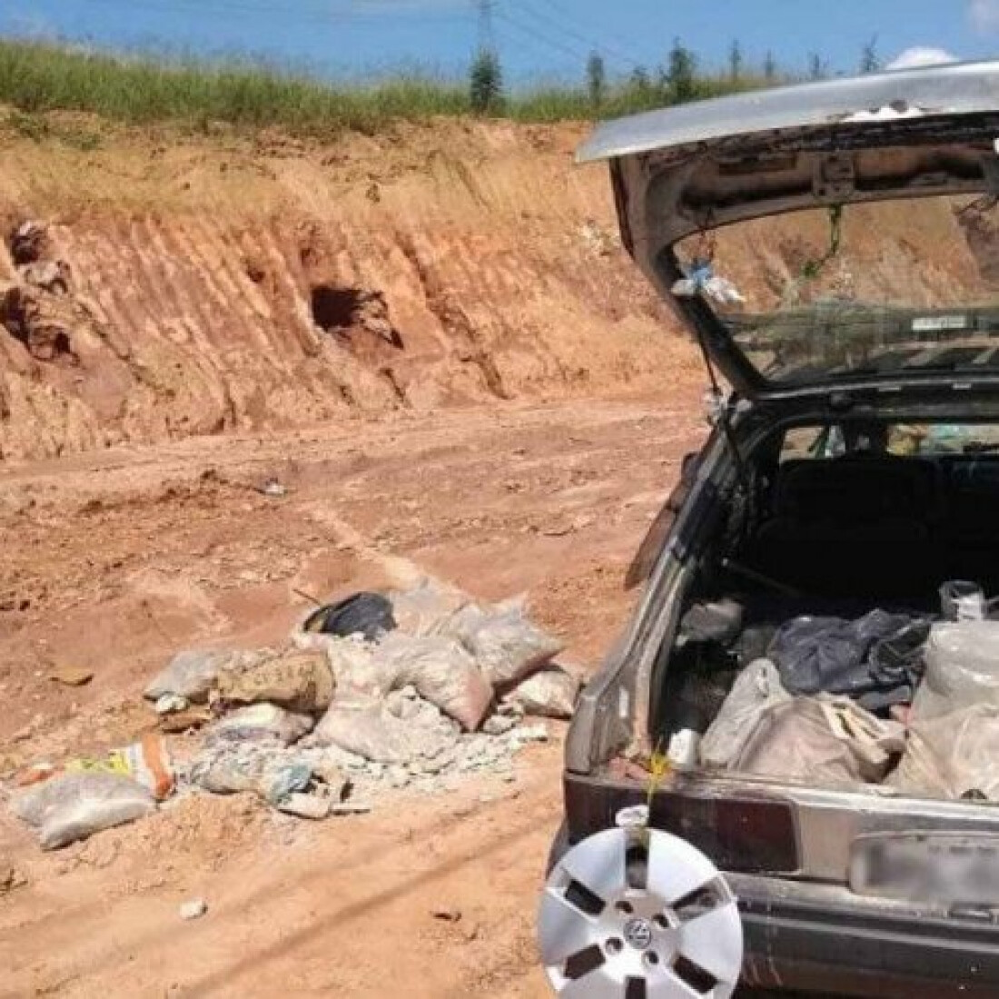 GCM flagra descarte irregular de entulho