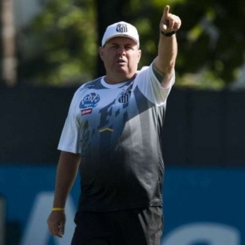 Sem técnico, Santos enfrenta o Boca Juniors