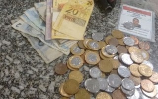 Dois são presos após roubos em comércios