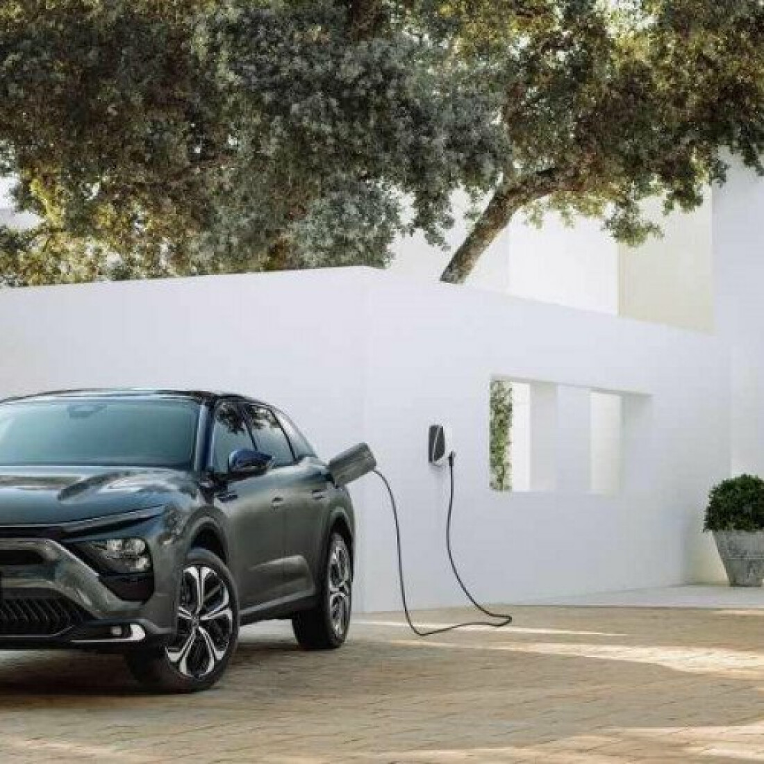 Citroën apresenta modelo para revolucionar os carros grandes