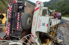 Guindaste tomba na Mogi-Bertioga