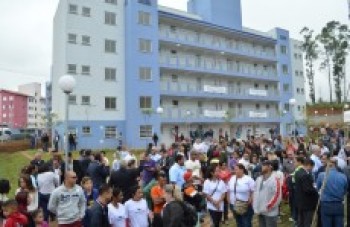 Em dia histórico, 170 unidades da CDHU são entregues em Arujá