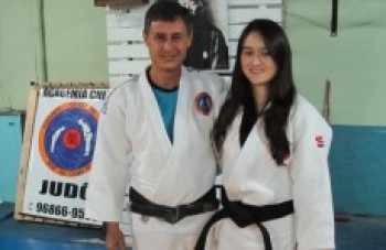 Chiao Judô forma sua primeira faixa-preta