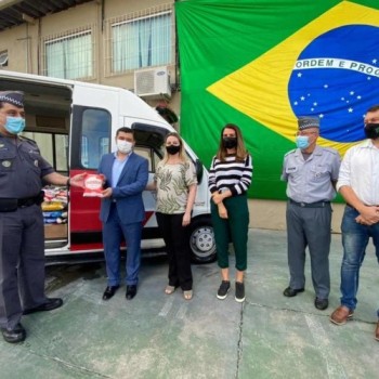 Conselho recebe doação de alimentos das polícias