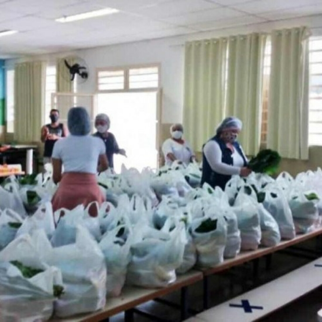 Kits de alimentos para alunos começam a ser entregues