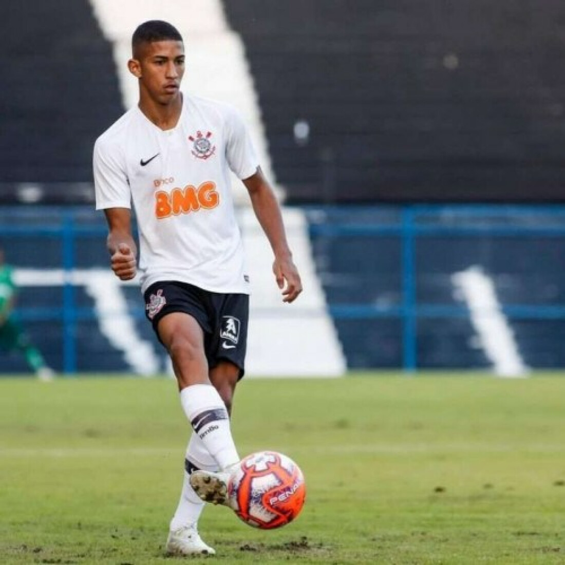 Com novidades, Corinthians treina para partida de amanhã