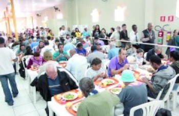 Bom Prato oferece hoje almoço de Dia dos Pais