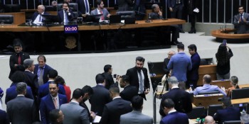 Sem relatório, votação do arcabouço fiscal fica para agosto