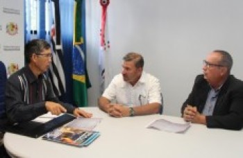 Mamoru sugere a empresários adoção de praças em Itaquá
