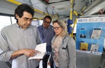 Projeto deixa livros à disposição de passageiros