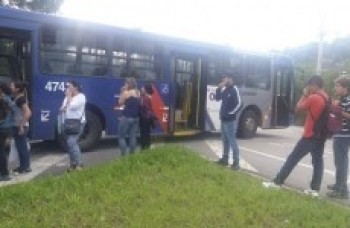 População sofre com ônibus quebrados em Salesópolis