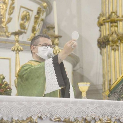 Prefeitos e governadores podem proibir cultos e missas