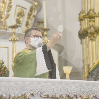 Prefeitos e governadores podem proibir cultos e missas