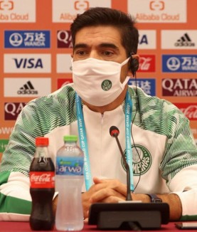 Abel Ferreira elogia jogadores na busca por mais duas taças