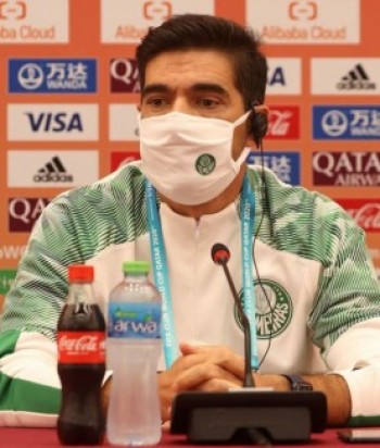 Abel Ferreira elogia jogadores na busca por mais duas taças