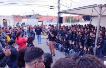 Gerando Falcões inaugura estúdio musical em Poá