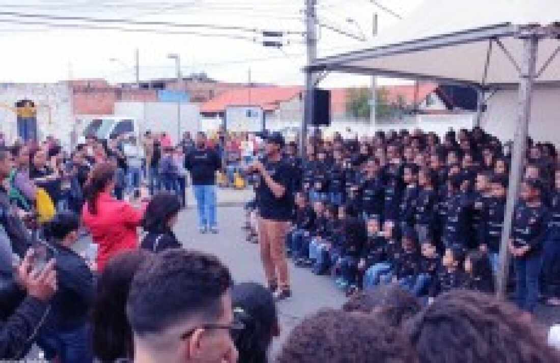 Gerando Falcões inaugura estúdio musical em Poá