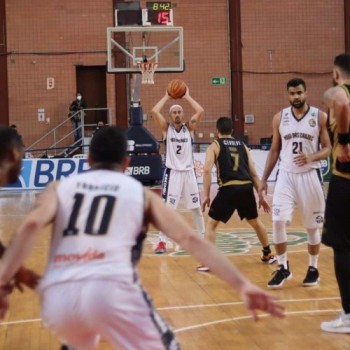 Mogi vence e garante vaga nos playoffs finais do NBB