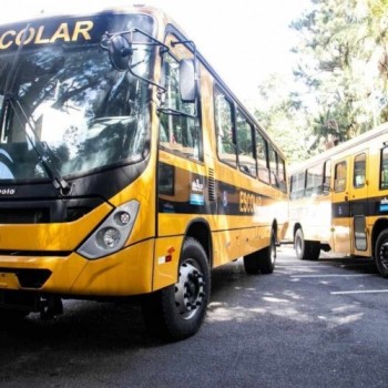 Ferraz recebe novos ônibus escolares
