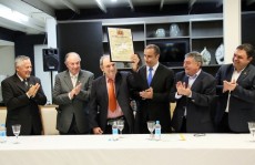 Ex-locutor Osmar Santos ganha homenagem em Mogi