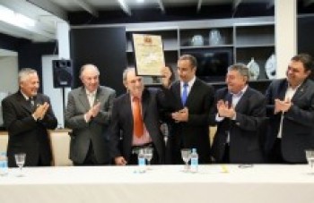 Ex-locutor Osmar Santos ganha homenagem em Mogi