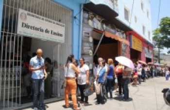 Vagas para agente atraem multidão