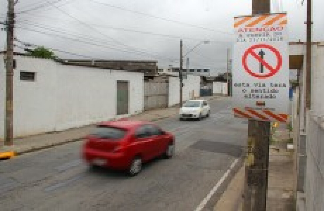 Trânsito da rua Casarejos sofre alteração hoje