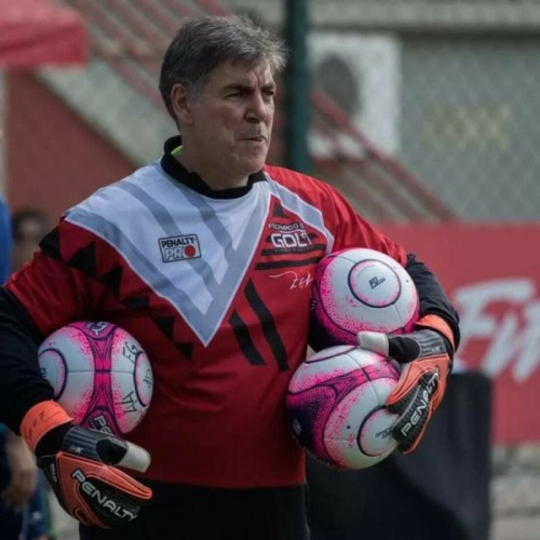Zetti aumenta presença de ídolos no clube