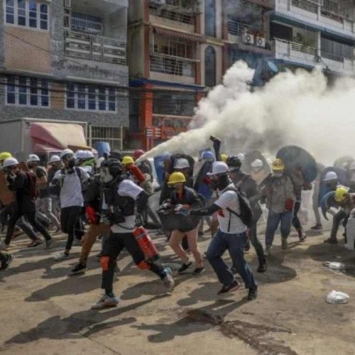 Grupos armados ameaçam junta militar