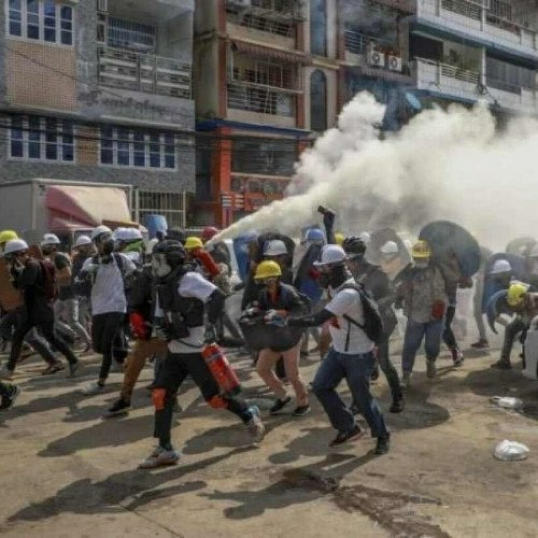 Grupos armados ameaçam junta militar