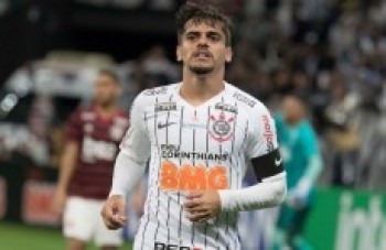 Sem Fagner, Mancini muda os treinos no Corinthians