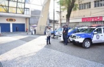 Prefeitura notifica três estabelecimentos e paralisa um