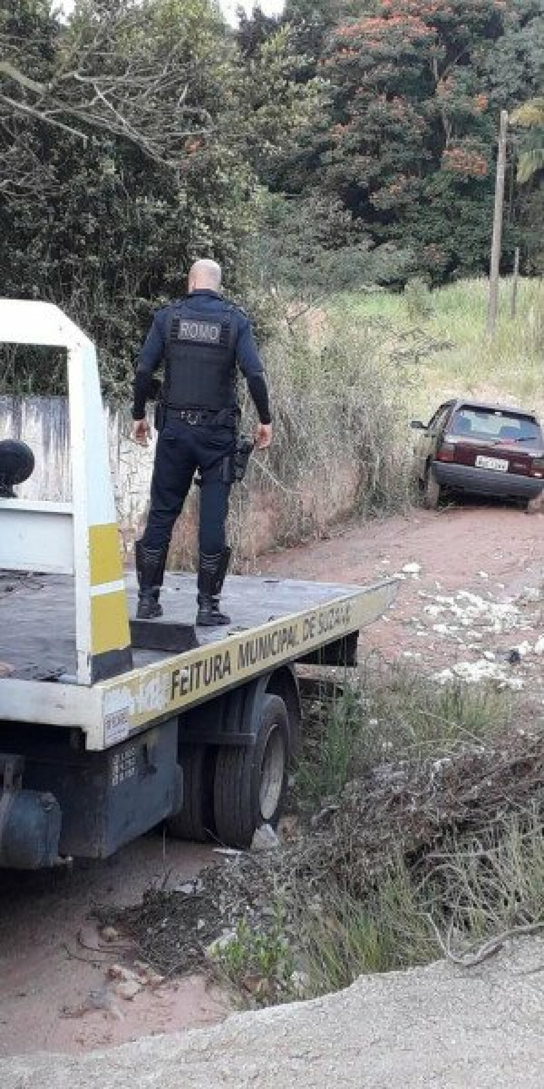 GCM recupera carro e socorre homem baleado