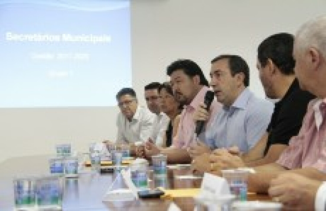 Marcus Melo prevê cortar número de funcionários comissionados