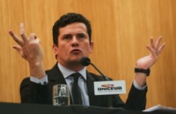 Moro veta perguntas da defesa de Cunha