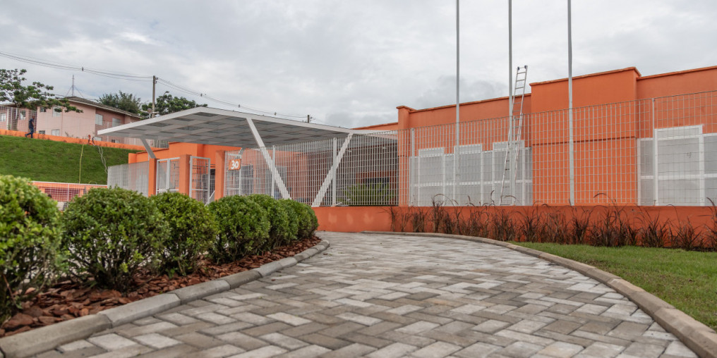 Prefeitura entrega nova escola no bairro Nogueira