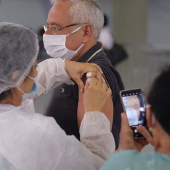 Vacinação para idosos com 69 anos é hoje