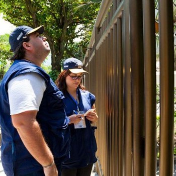 Estudantes protestam em visita de ministro