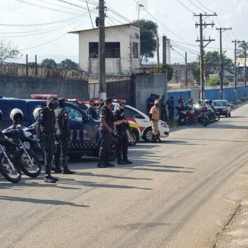 Fiscalização apreende veículos irregulares nas ruas de Suzano