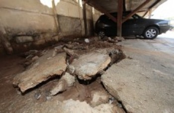 Moradores sofrem com alagamento