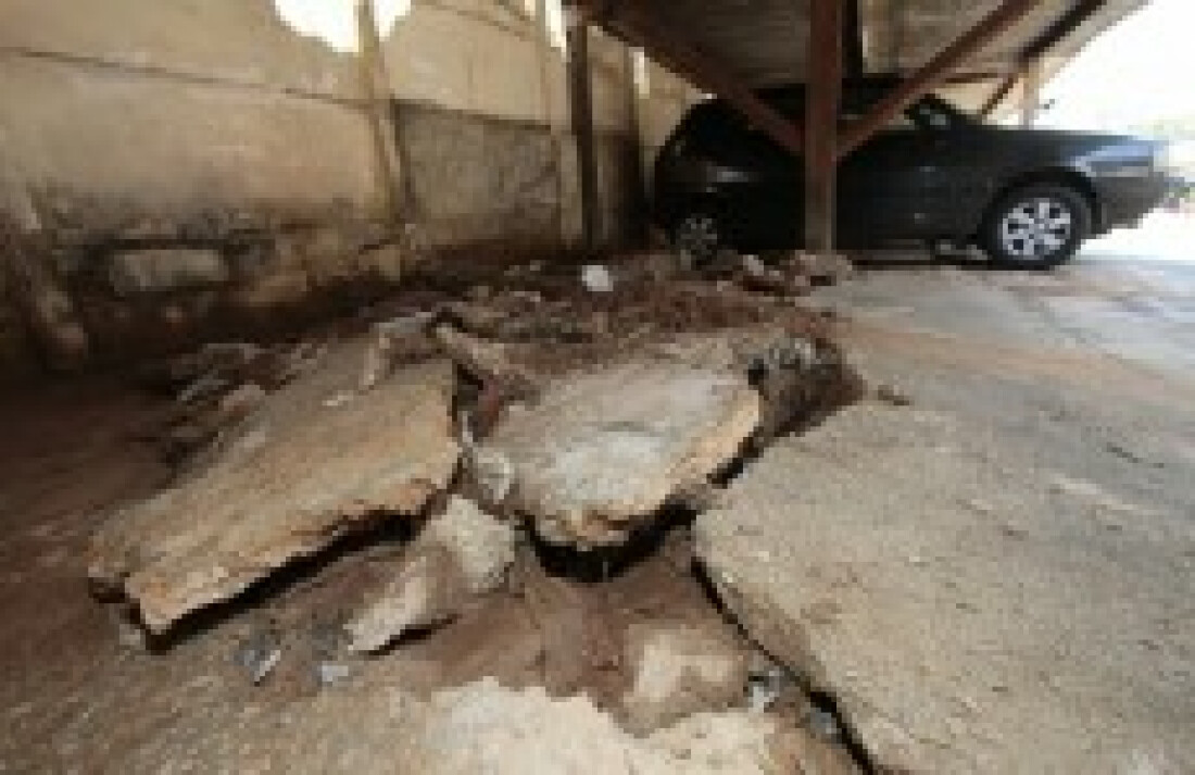 Moradores sofrem com alagamento