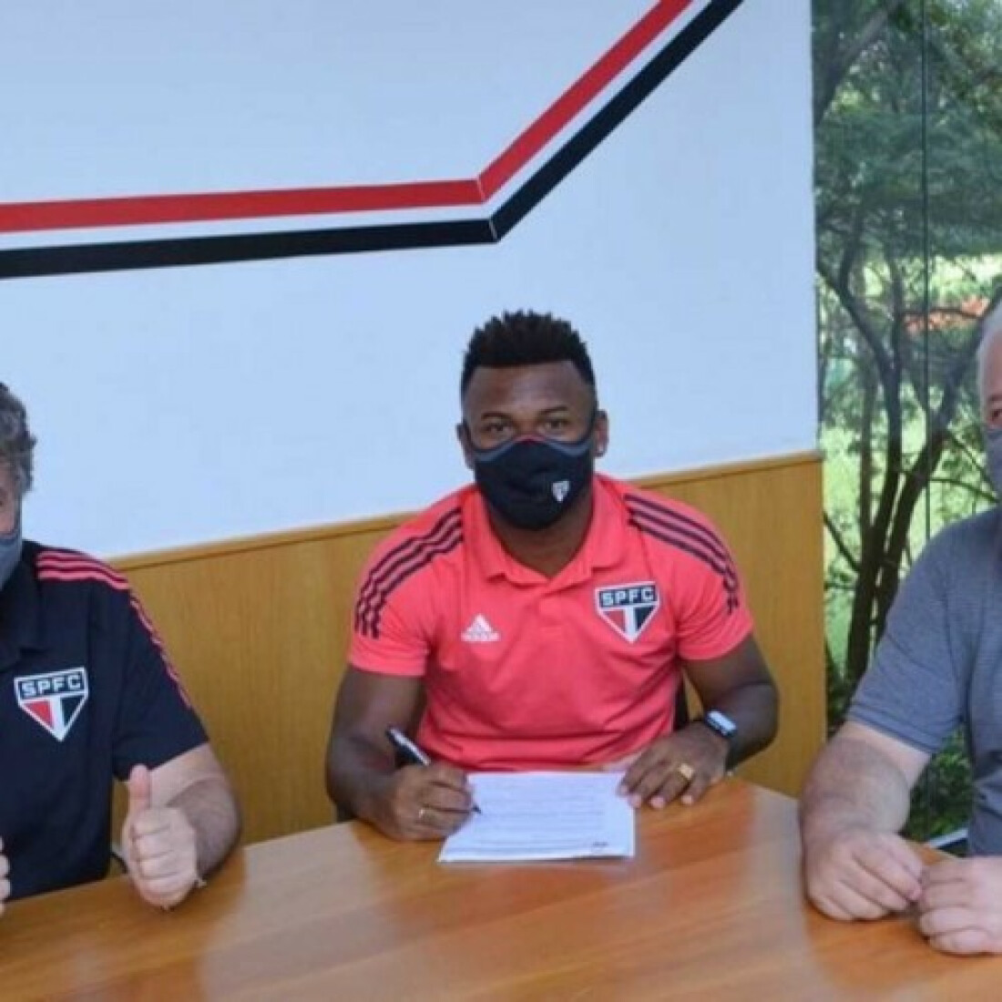 Elenco do São Paulo volta a treinar na Barra Funda