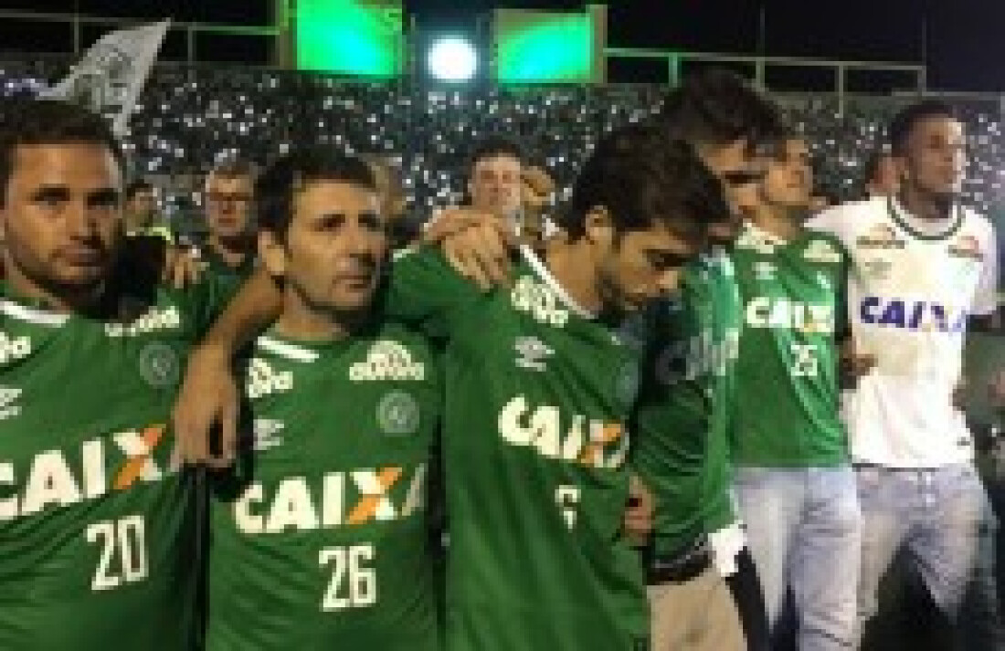 Chapecoense recebe muitas homenagens