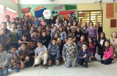 Alunos de escola estadual lançam livro hoje