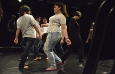 Trupe Café com Gancho apresenta 'Caleidoscópio' no Arthur Netto