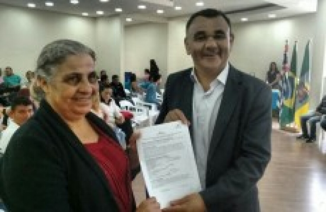 Prefeitura entrega posse de imóveis