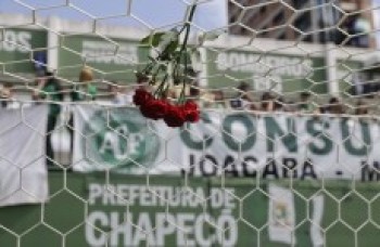 Quase mil jornalistas cobrem velório coletivo